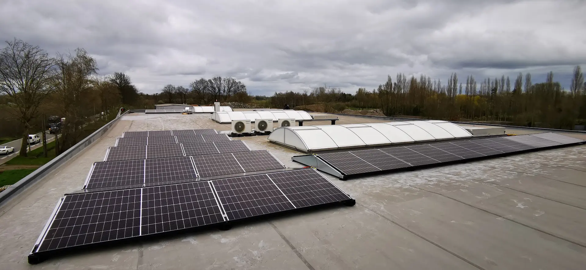 Bedrijfsgebouw Ranst Emblem zonnepanelen