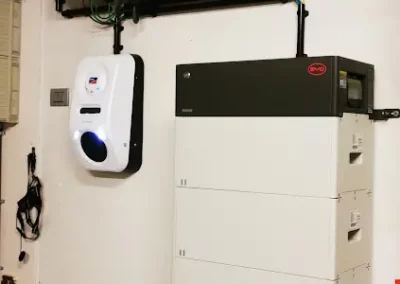 Hybride omvormer, thuisbatterij en laadpaal