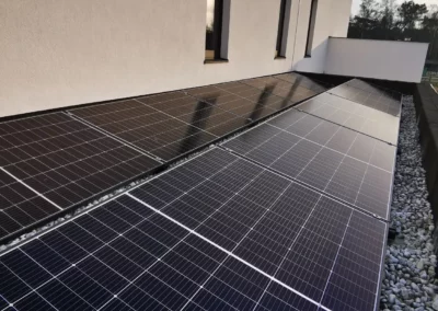 Plat dak Zonnepanelen gemonteerd in Nijlen