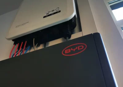 SMA 3 fase hybride omvormer en BYD battery box