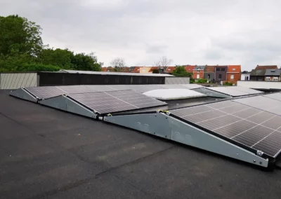 Zonnepanelen op dak van bedrijf Mechelen