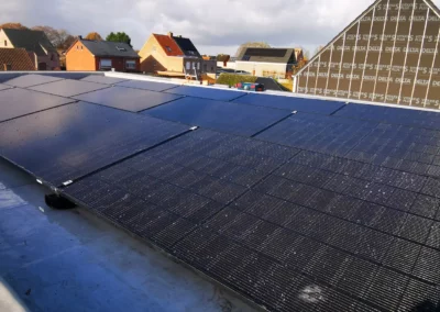 Zonnepanelen op PVC dak Herenthout