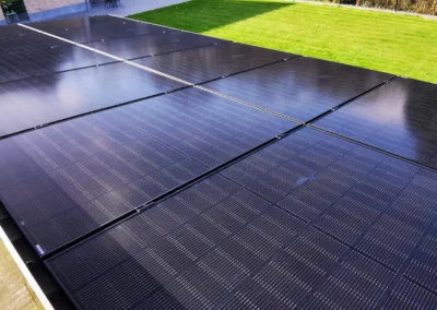 Zonnepanelen op steeldeck plaatsen